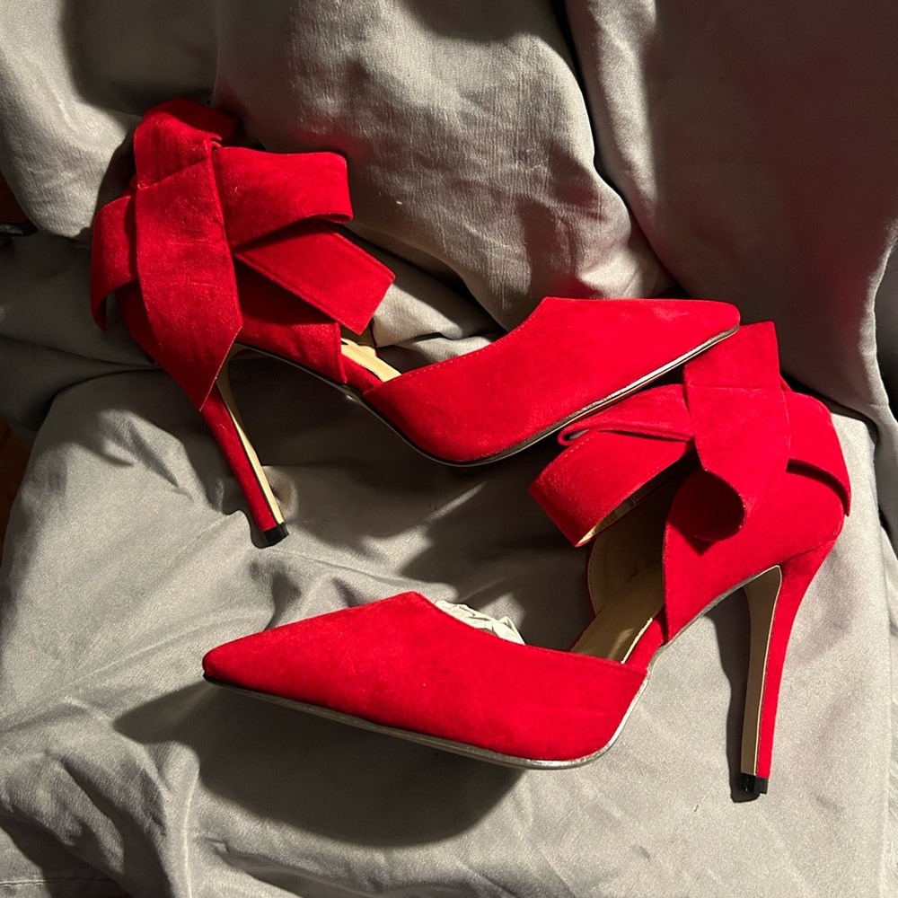 Red velvet heels with ankle strap and bow